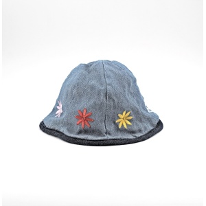 Cappellino in puro cotone effetto jeansato con fiori Pz. 1